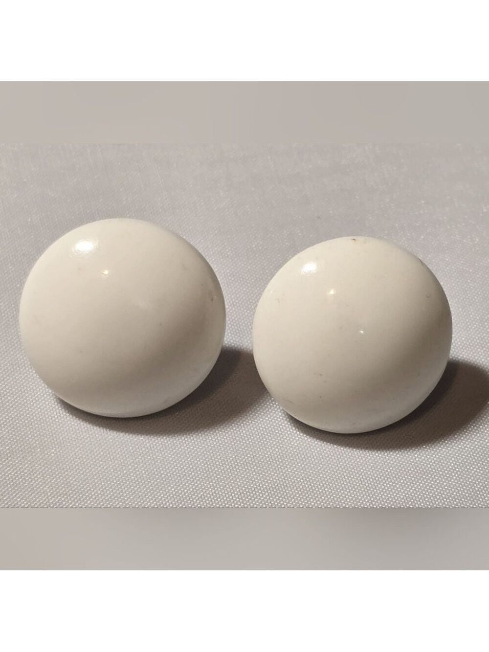 Vintage Richelieu White Dome Screw-back Lucite Earrings